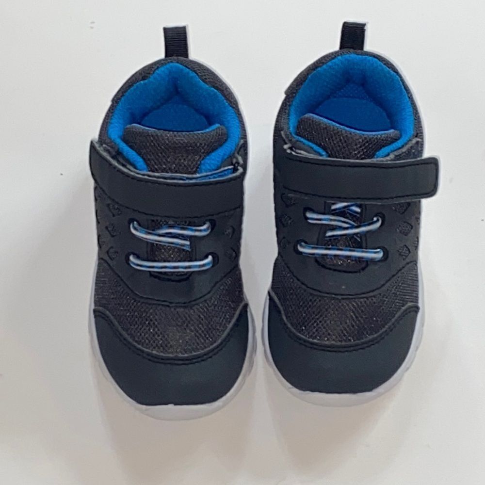 10/$50 Koala Kids Boy Gray & Blue Shoes Size 7